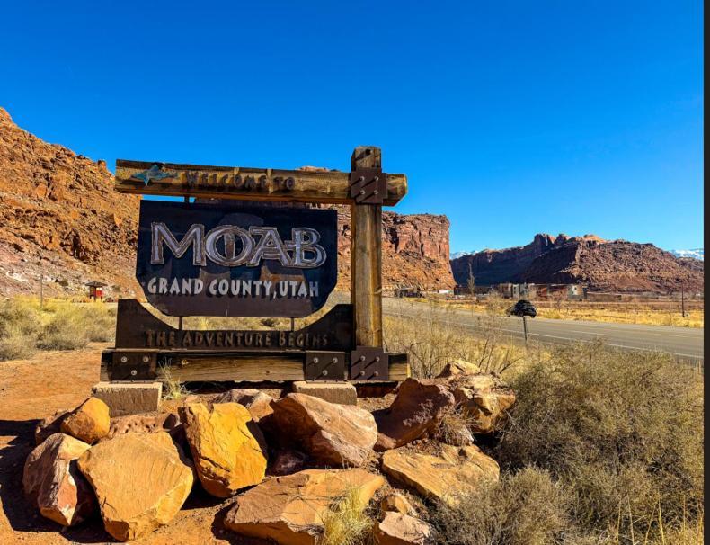 Wolfe'S Moab, Adult Only Hotel ภายนอก รูปภาพ
